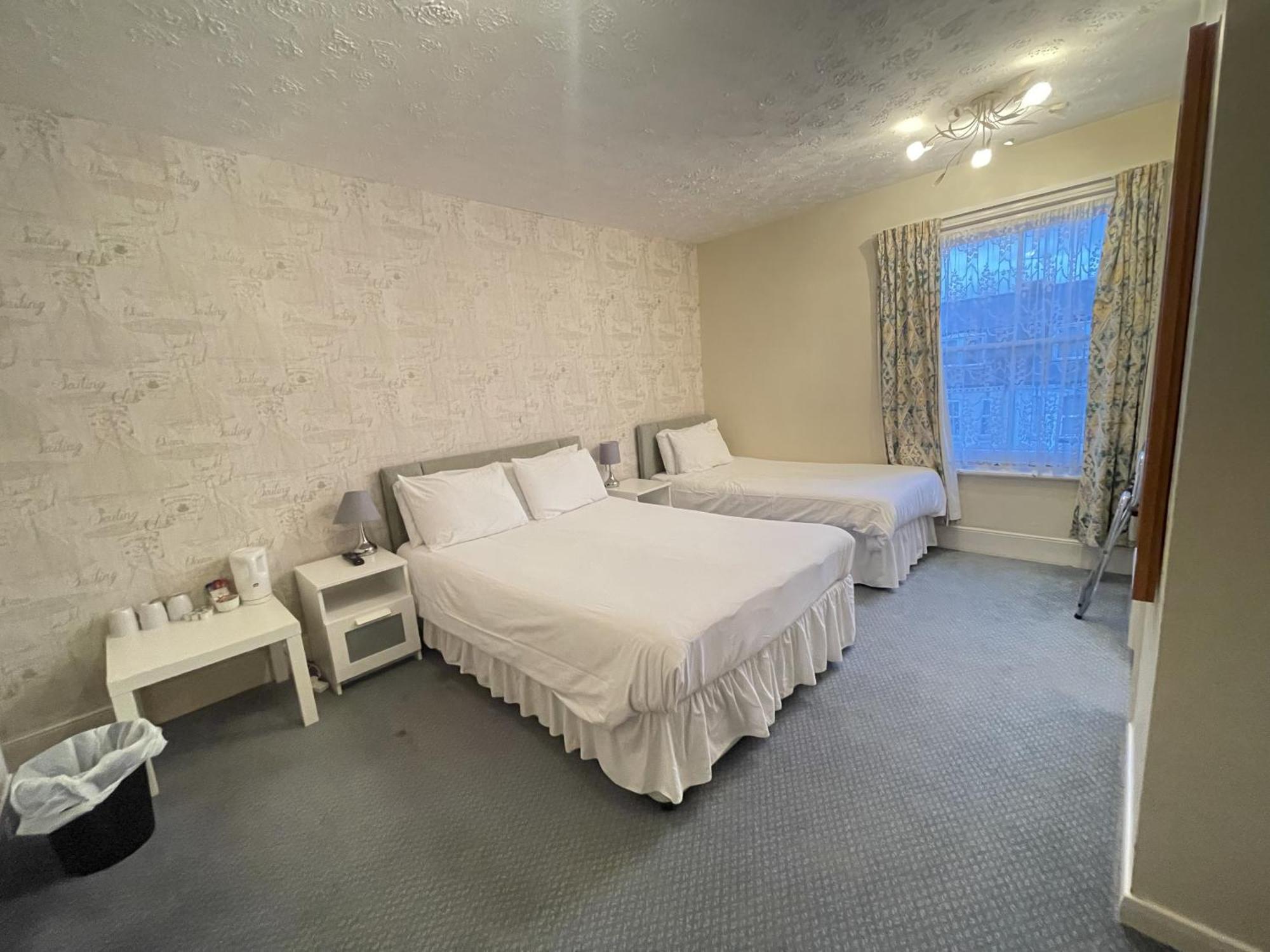 The Dolphin Hotel Great Yarmouth Room photo