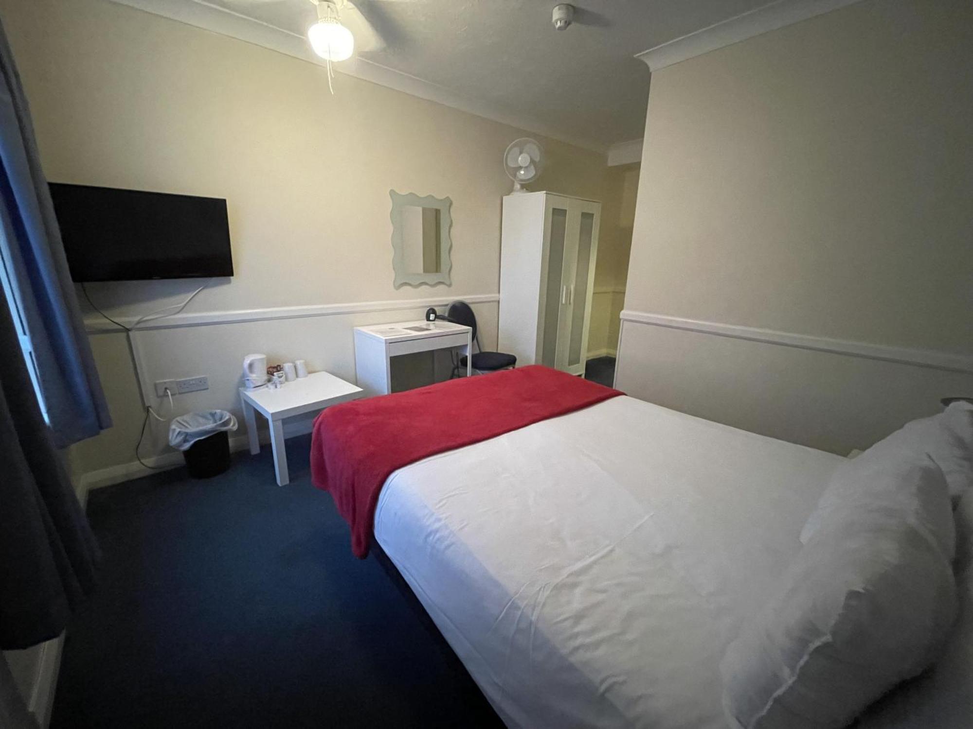 The Dolphin Hotel Great Yarmouth Room photo