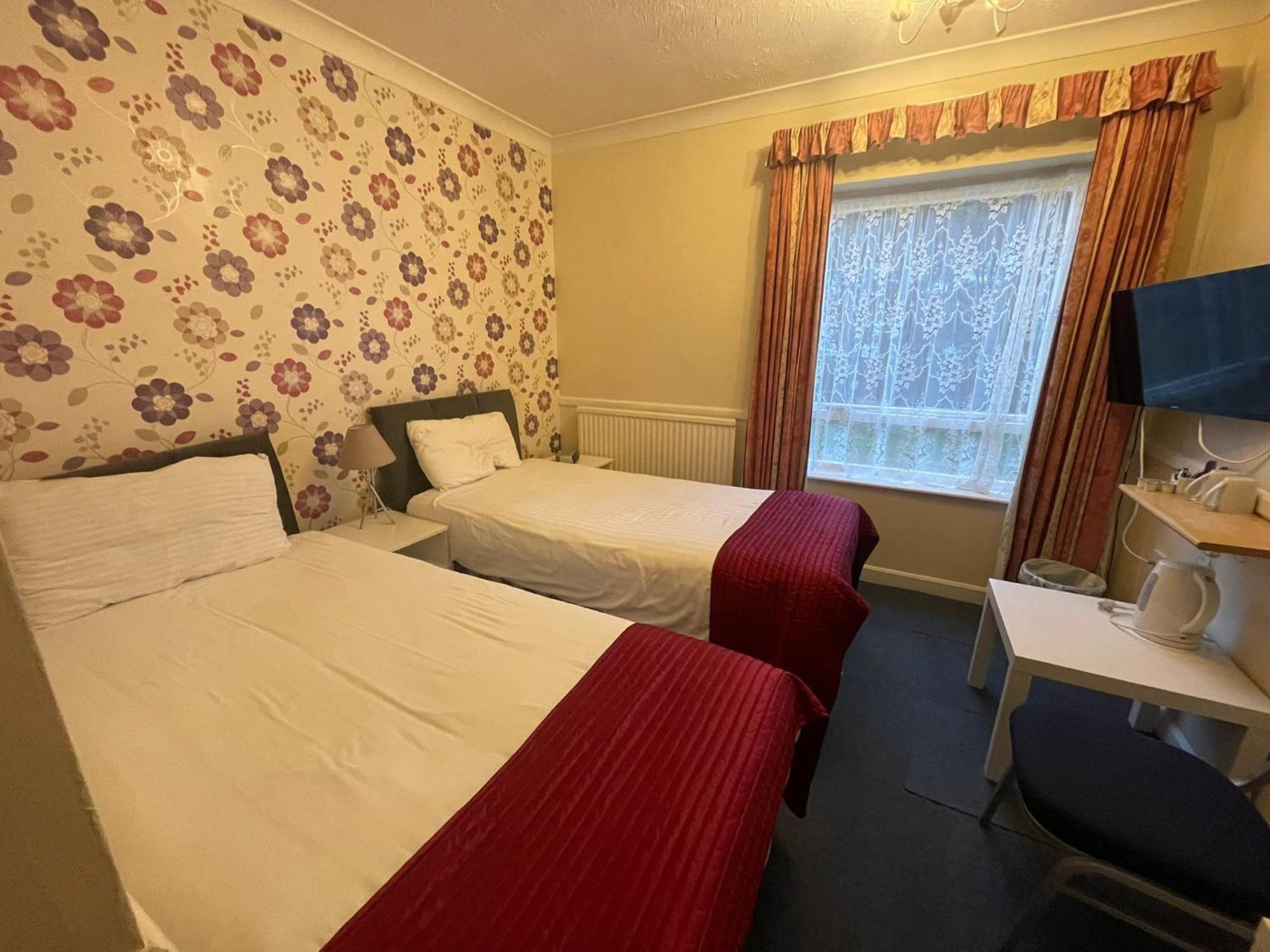 The Dolphin Hotel Great Yarmouth Room photo